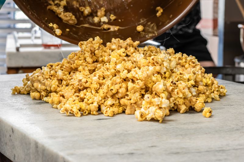 Caramel Corn w/ Dark Choc 6oz Bag - Hansel And Gretel Candy