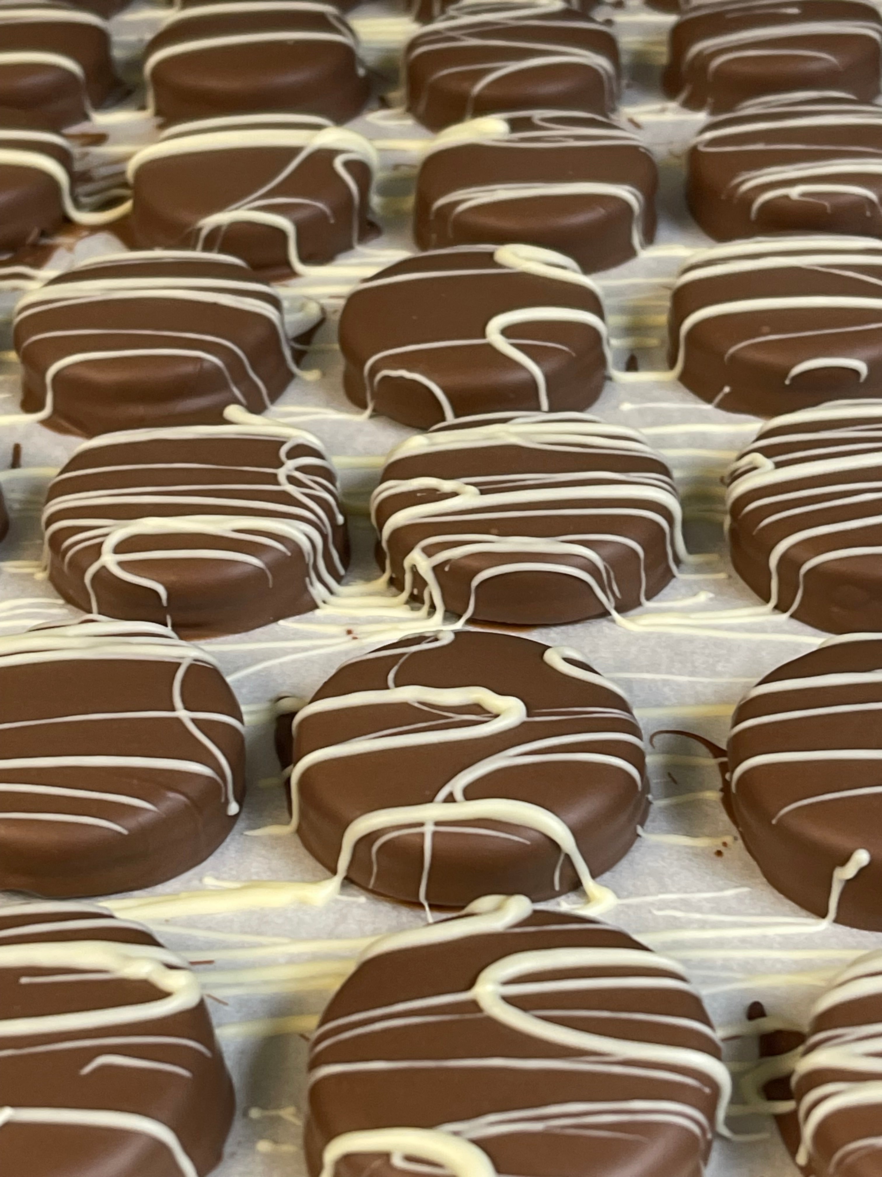 4pc Pre Packaged Assorted Chocolate Covered Oreos